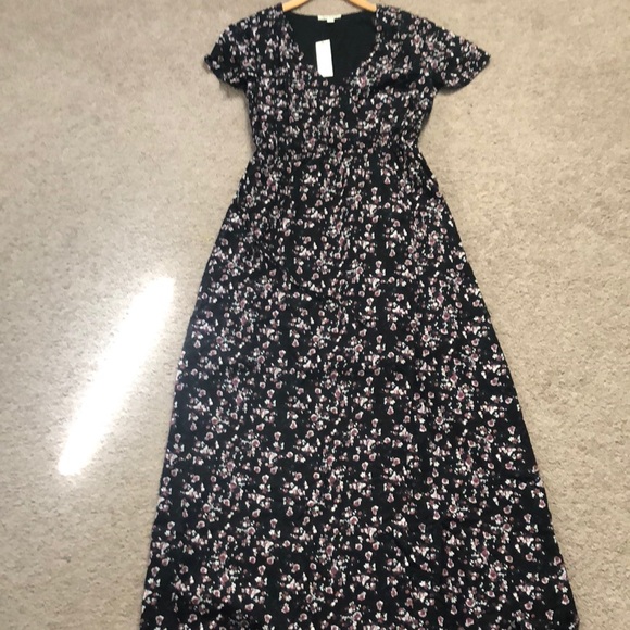 Dresses & Skirts - Floral maxi dress